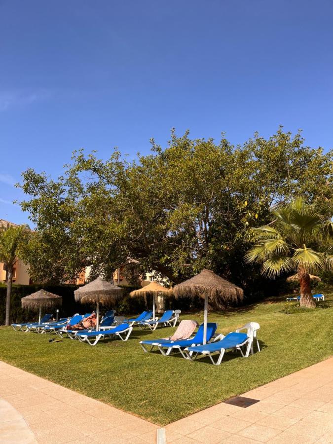 Vistas Al Mar Marbella Del Este Exterior foto